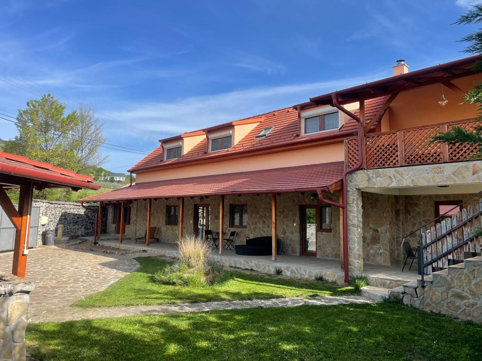 Szoegedi Villa Badacsonytomaj Esterno foto