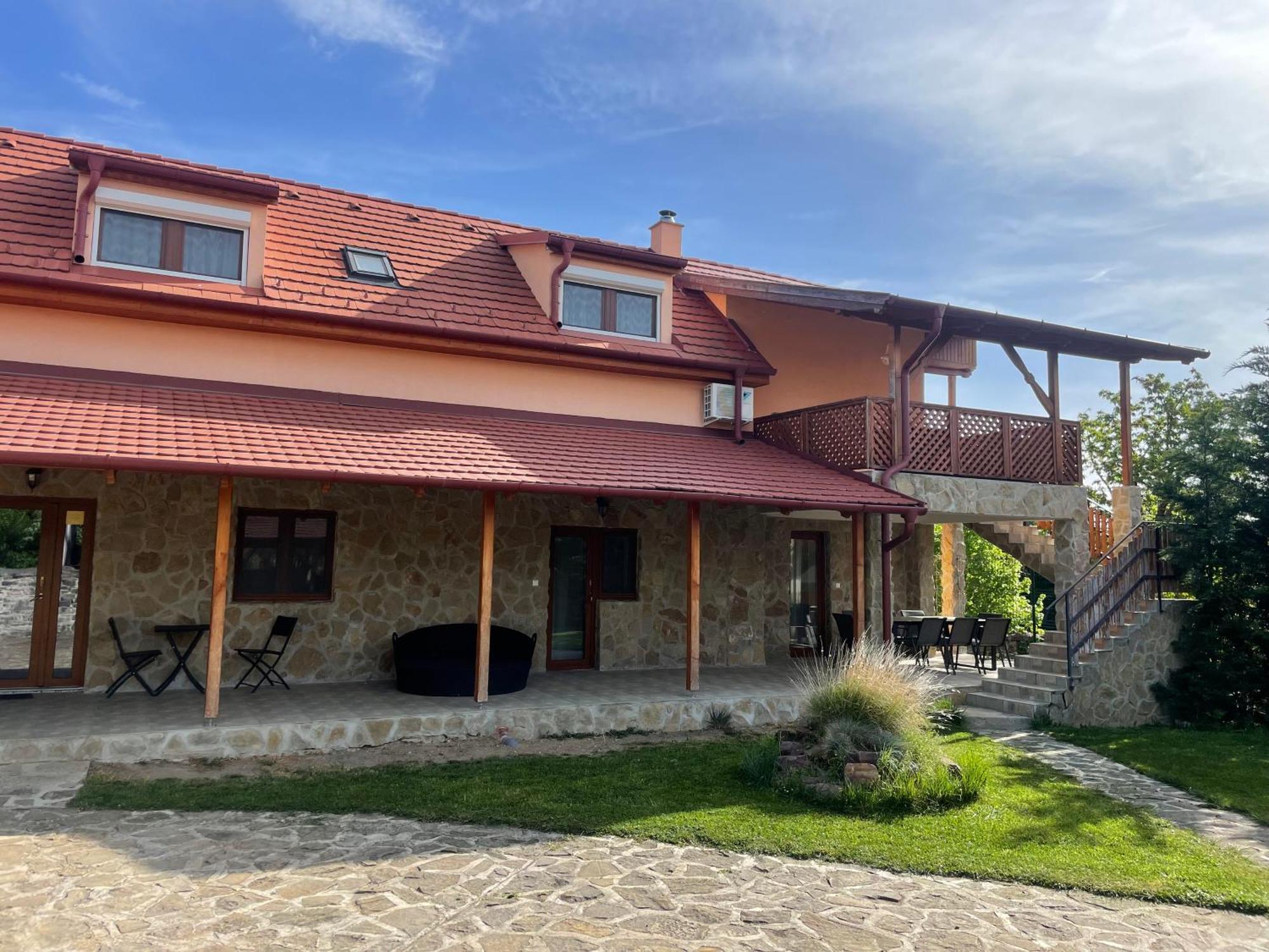 Szoegedi Villa Badacsonytomaj Esterno foto